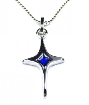 Vakkert lite stjerne kors i sølv med blått emaljert senter